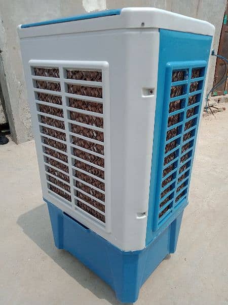 12 volt air cooler.  in new condition. 4