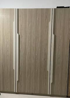 i'm selling three door wardrobes