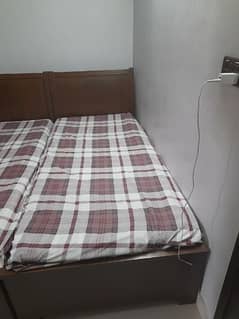 2 single wooden beds