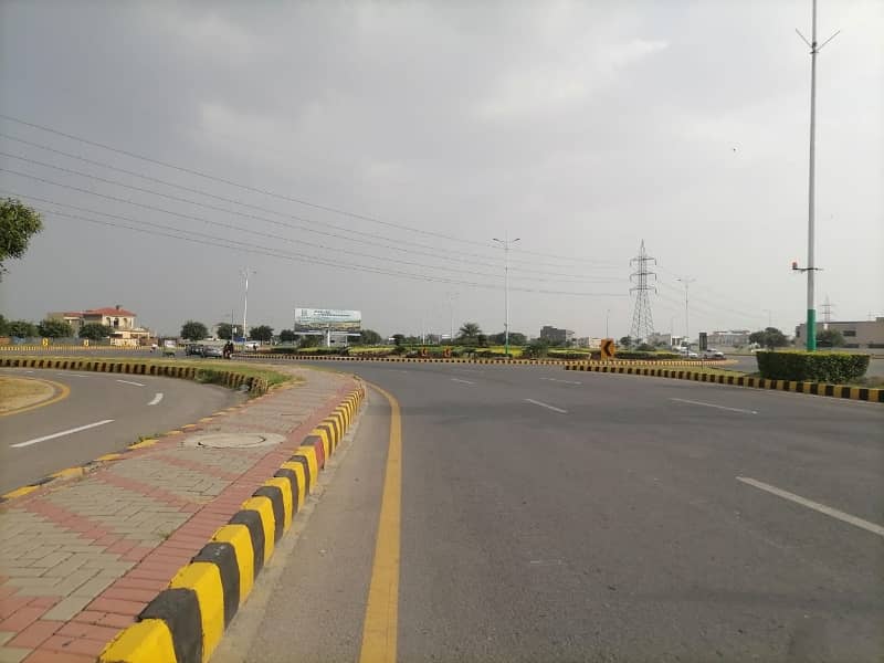 Prime 1 Kanal Plot For Sale In DHA Phase 7 3