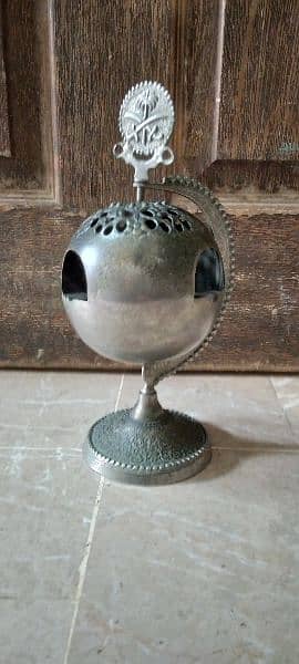 antique Brass made ashtray Globe Saudi Arabia traditional 0