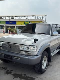 Toyota Land Cruiser 1990 model 2006 registered