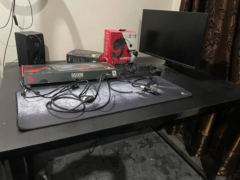 pc table good condition 2