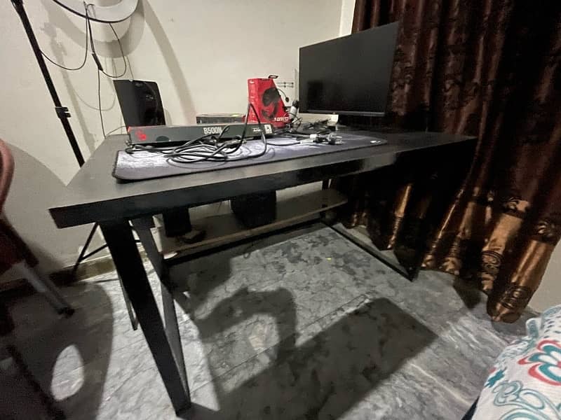 pc table good condition 3