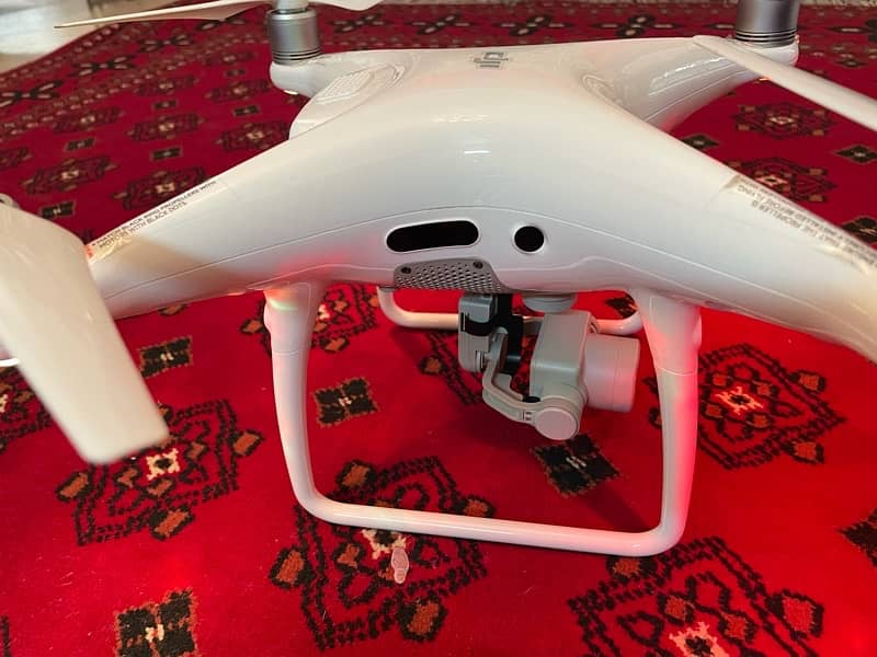 DJI Phantom 4 pro, 10/10 condition with 3 batteries and Bag 1