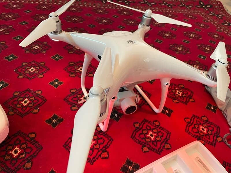 DJI Phantom 4 pro, 10/10 condition with 3 batteries and Bag 15