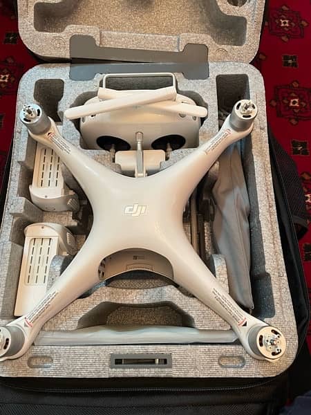 DJI Phantom 4 pro, 10/10 condition with 3 batteries and Bag 17