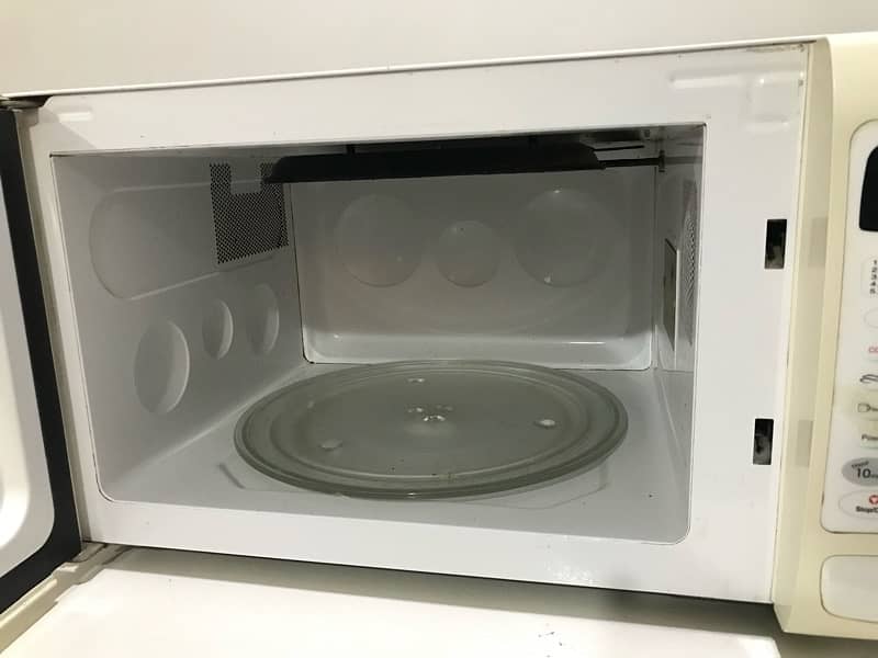 Dawlance Microwave Oven 1