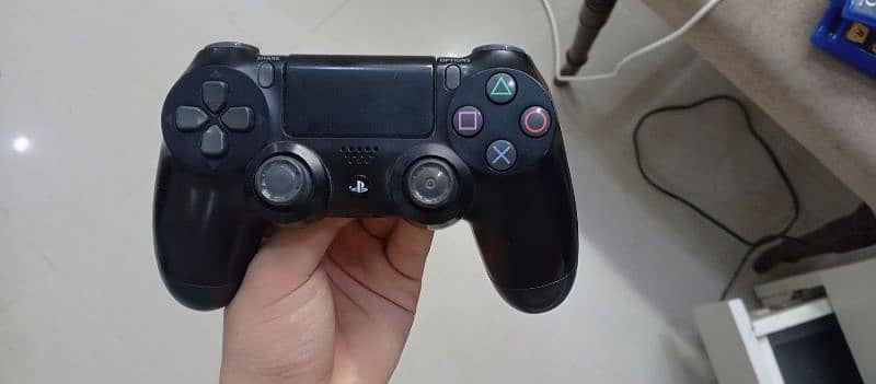 Playstation 4 slightly used in good condition 3