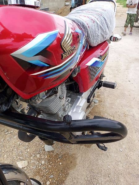 HONDA 125 ALMOST NEW 1600KM 1