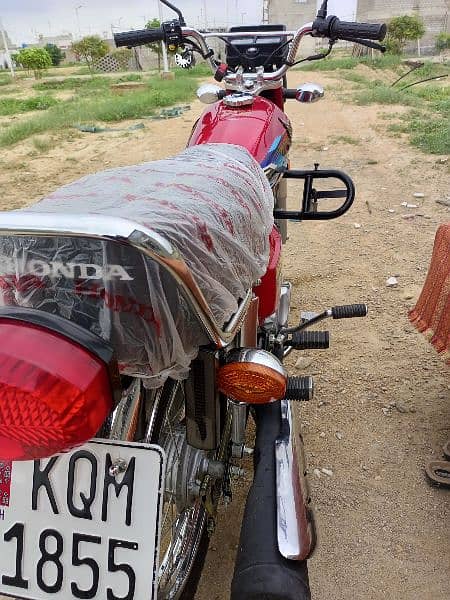 HONDA 125 ALMOST NEW 1600KM 4