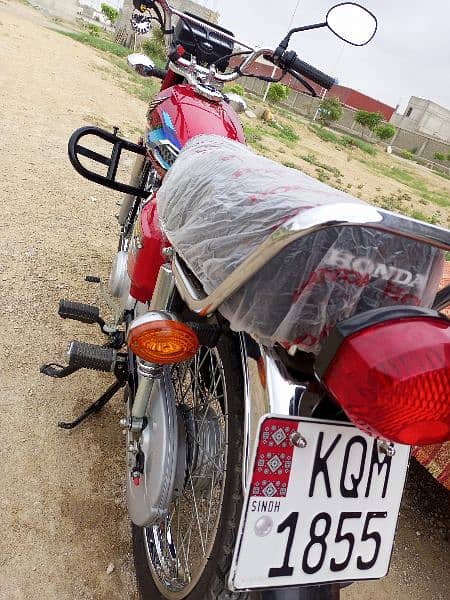 HONDA 125 ALMOST NEW 1600KM 5