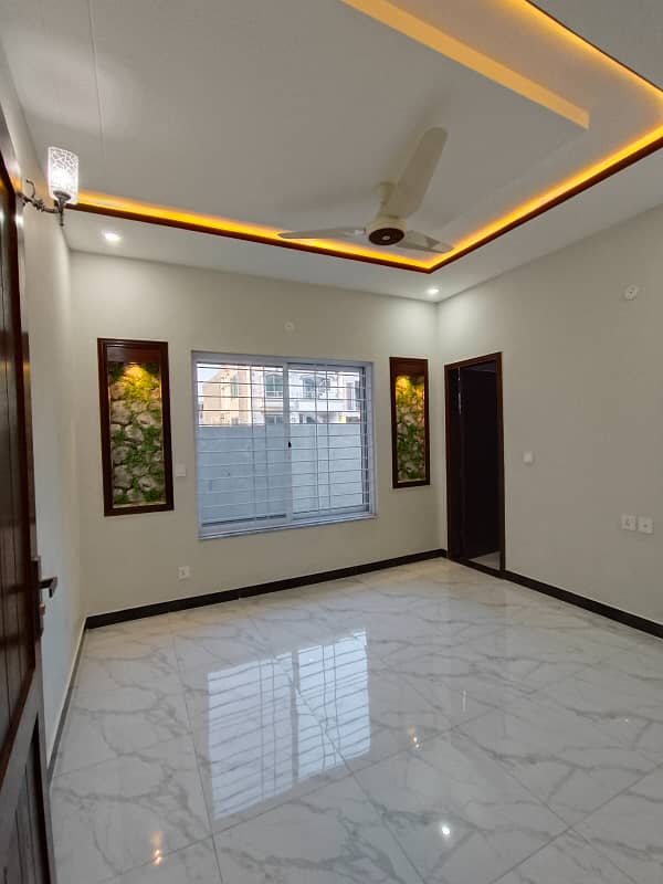 Triple Storey Corner 25x40 House For Sale With 5 Bedrooms In G13 Islamabad 2