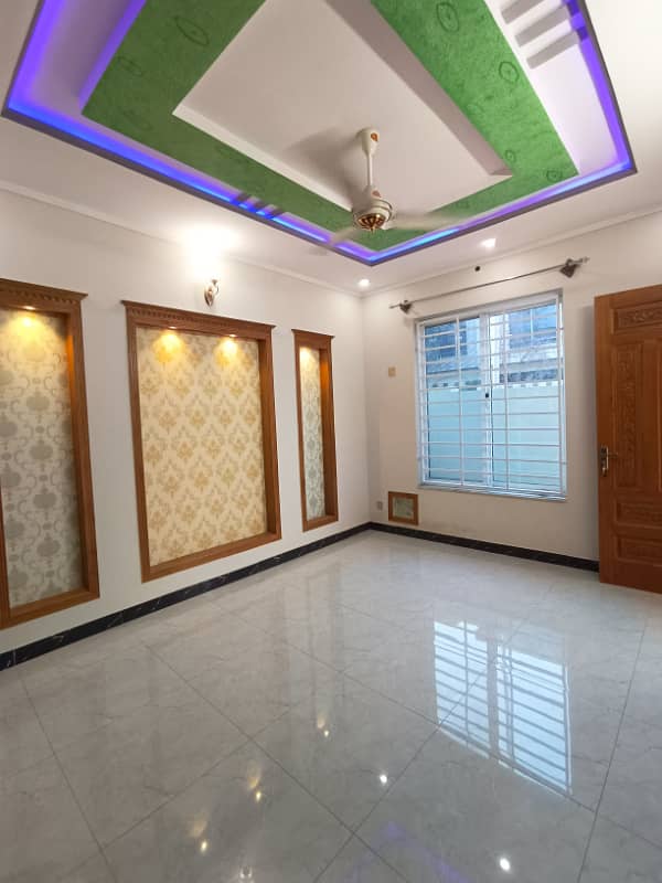 Triple Storey Corner 25x40 House For Sale With 5 Bedrooms In G13 Islamabad 7