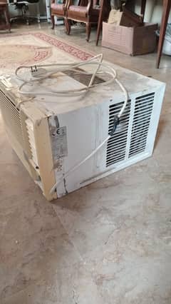 Used 0.75 ton Window AC in Working Condition