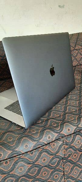 Apple Macbook Pro 2017 0