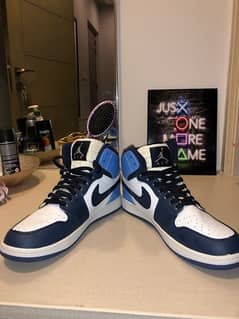 JORDANS LIGHT BLUE AND DARK BLUE / MINT CONDITION