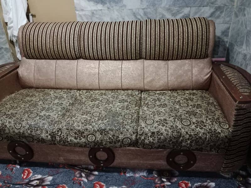 5 seater sofa set/urgent sale 1