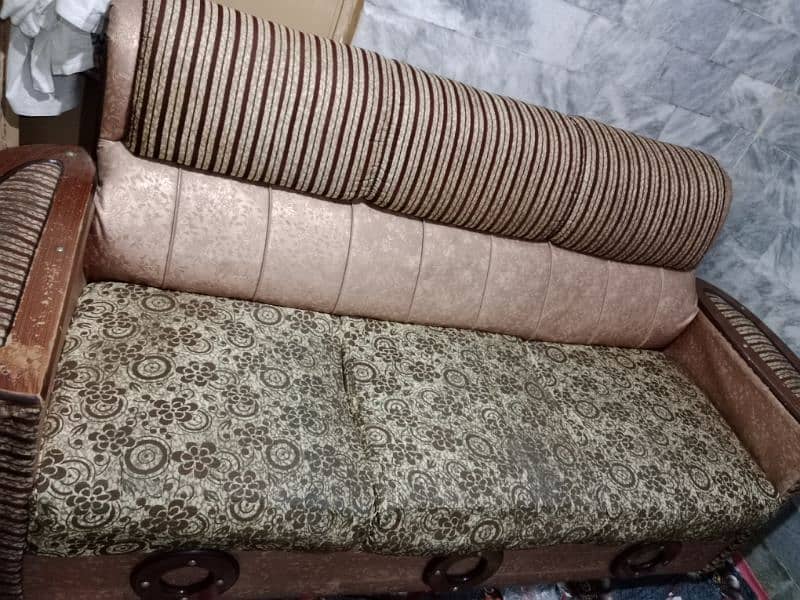 5 seater sofa set/urgent sale 2