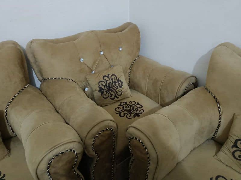 3 to 1 sofa brand new with table 4