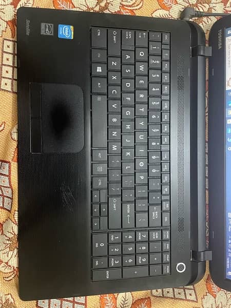 Toshiba Satellite 4GB - 500GB hard disk 10/10 2