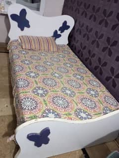 single bed with dressing table