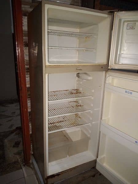 haier fridge with gud condition 1