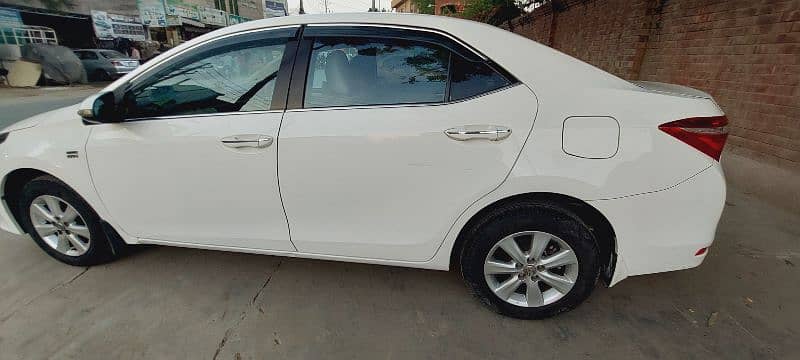 Toyota Corolla Altis Grande 2017 12