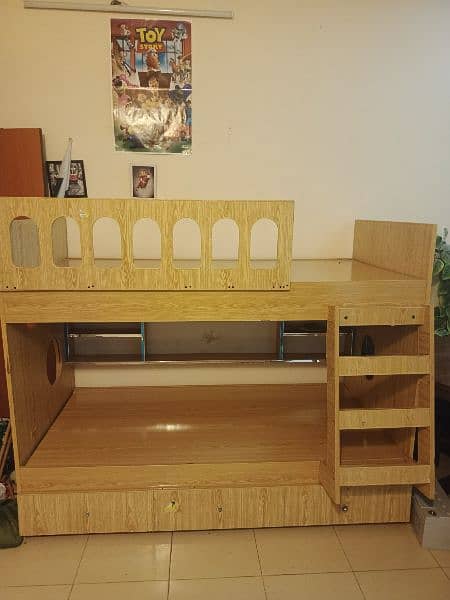 Triple Bunk Bed like New 8