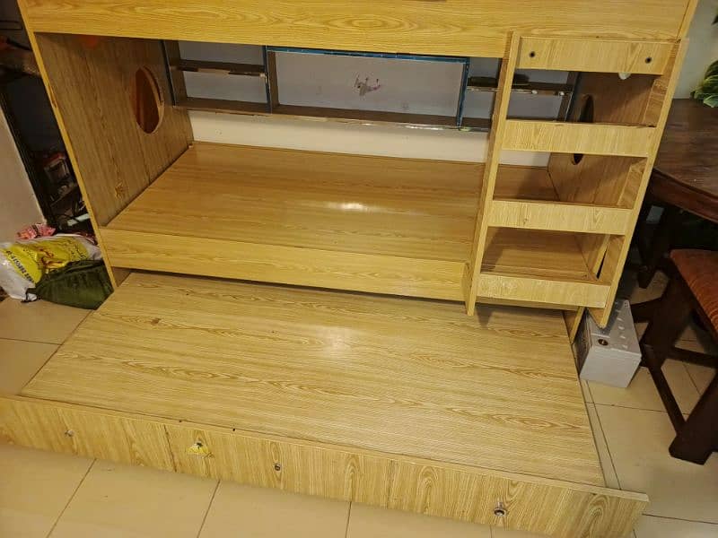 Triple Bunk Bed like New 9