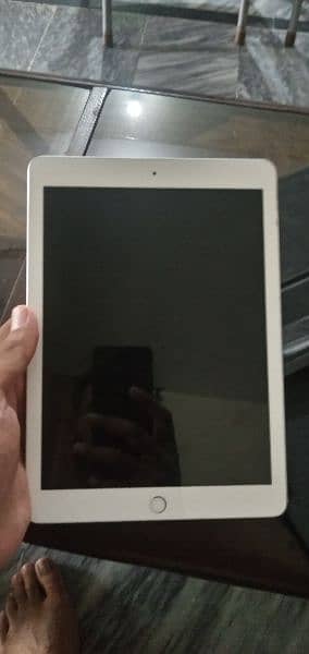 I pad 6th gen good condition not a single fault 1