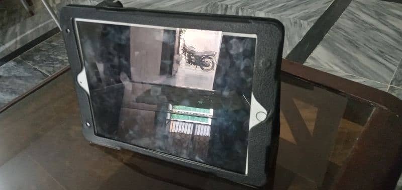 I pad 6th gen good condition not a single fault 2