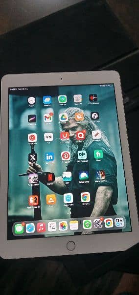 I pad 6th gen good condition not a single fault 5