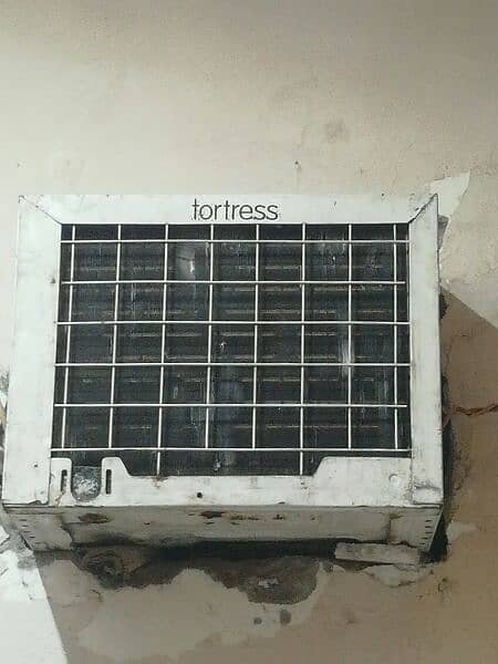 Window ac for sale 0.75 ton with good cooling 1