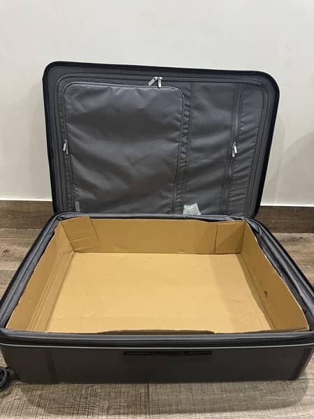 American Tourister XL Suit Case| Cabin Size Trolley For Sale 5