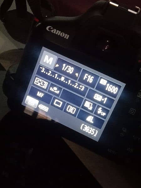 Canon 1300D 2