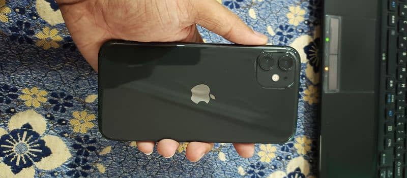 10/10 condition iPhone 11 Jv (64 GB) battery 85% 0