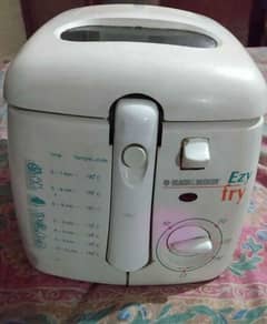 Electrical Deep fryer. (black & Decker)