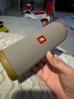 JBL flip 4 used