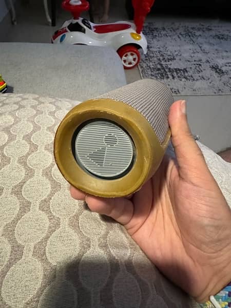 JBL flip 4 used 1