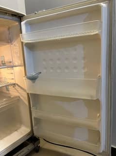 Dawlence fridge,10/10 condition NO-Frost