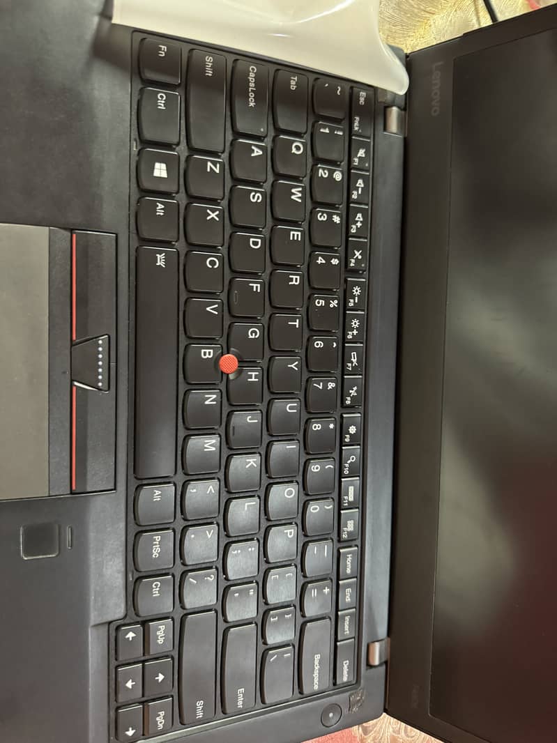 Lenovo Thinkpad T460s i7 6th generation (8gb  256gb). 3