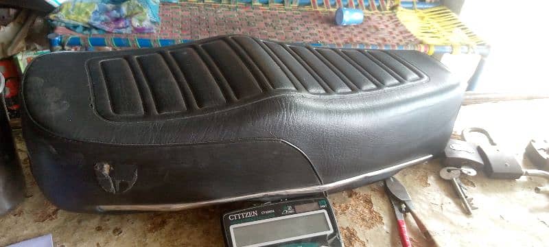 125 seat good condition 2