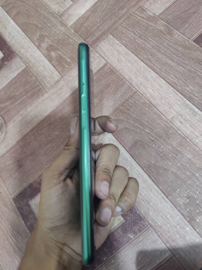 Realme 5i 4/64 0