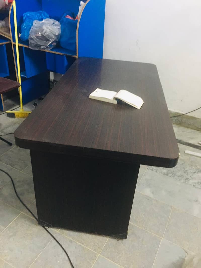 Office table for sale 0