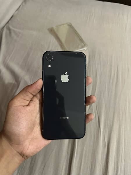 Iphone XR 64 Gb factory unlock exchang possible with iphone 11 ,11 pro 1