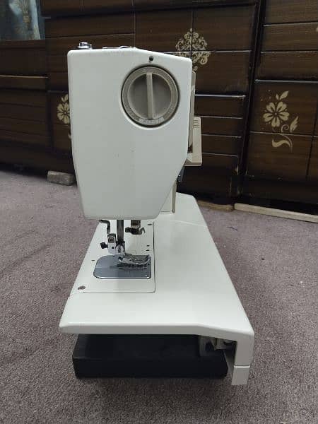 Japani Sewing Machine (Juki Flora) 3