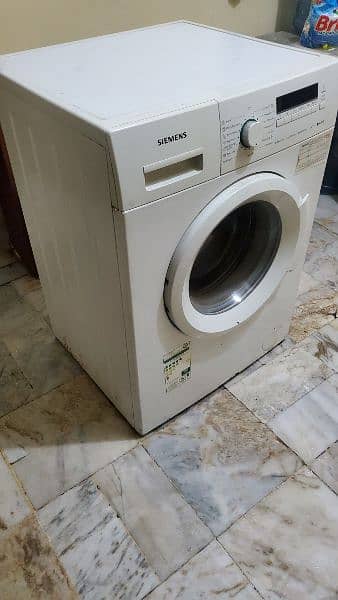 Used Siemens iQ100 Front Load Washing Machine - 6 kg, 3