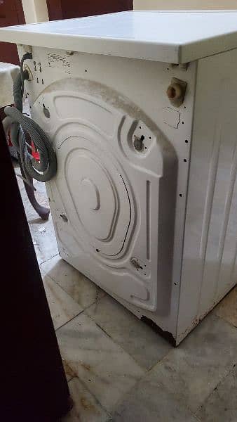 Used Siemens iQ100 Front Load Washing Machine - 6 kg, 4