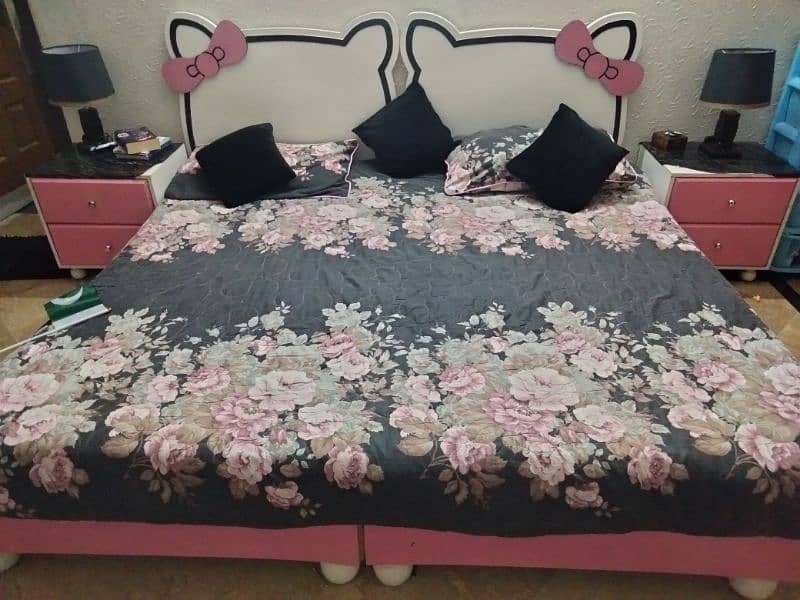 deco paint 2  hello kitty bed for sale! 0